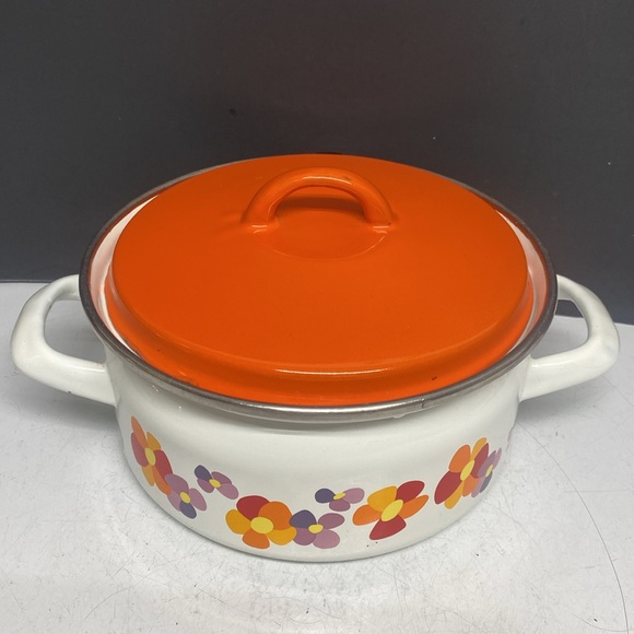 Daisy Flower 8” Diameter Enamel Stockpot Two Handle Pan Matching Lid - Picture 4 of 17